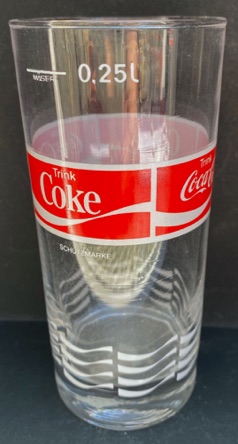 309048-1 € 3,00 coca cola glas rood witte rand D6 H 13 cm.jpeg